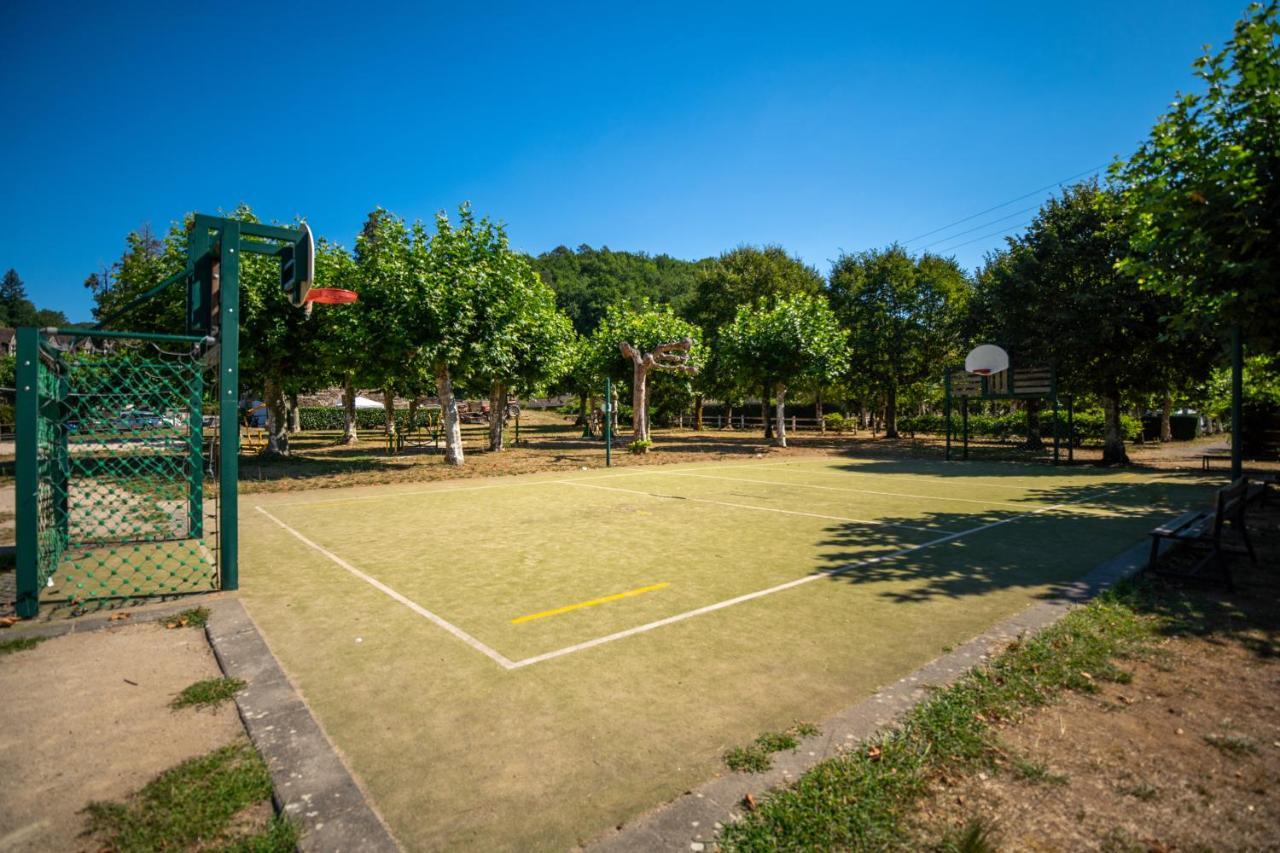 Camping Le Chateau Du Gibanel Saint-Martial-Entraygues Eksteriør bilde