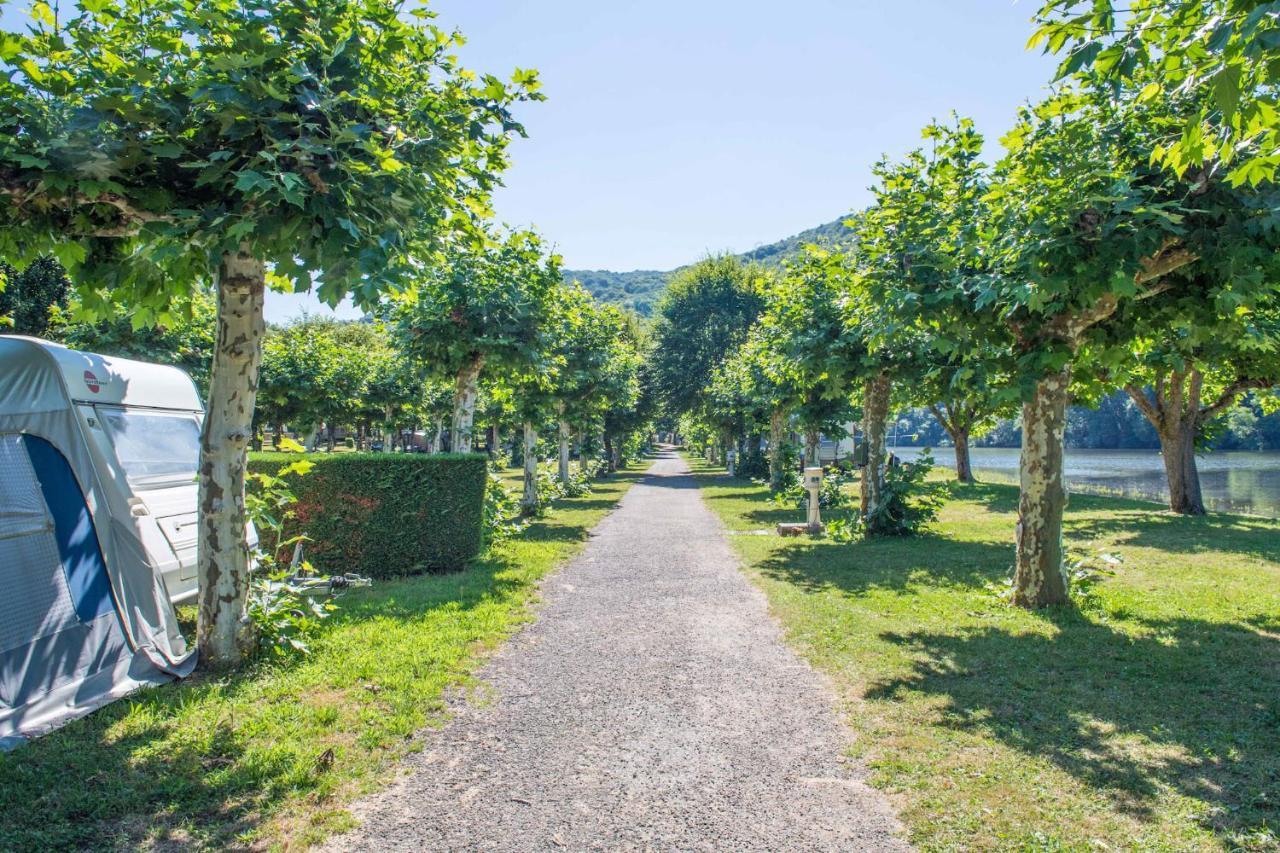 Camping Le Chateau Du Gibanel Saint-Martial-Entraygues Eksteriør bilde