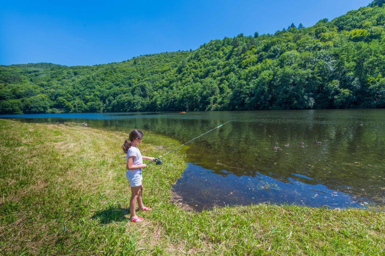 Camping Le Chateau Du Gibanel Saint-Martial-Entraygues Eksteriør bilde