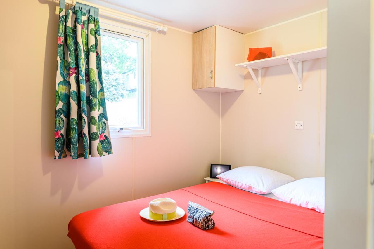Camping Le Chateau Du Gibanel Saint-Martial-Entraygues Eksteriør bilde