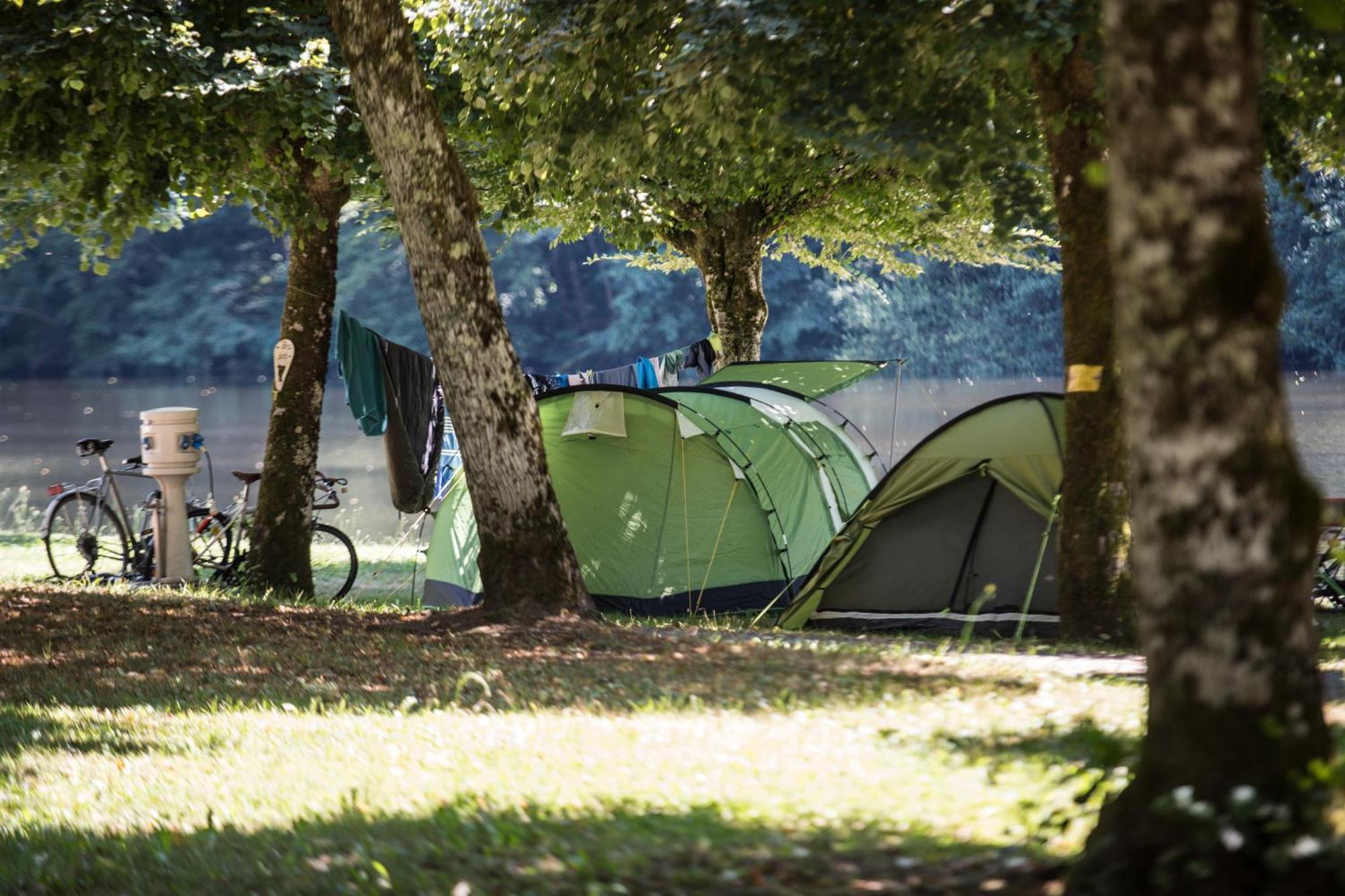 Camping Le Chateau Du Gibanel Saint-Martial-Entraygues Eksteriør bilde