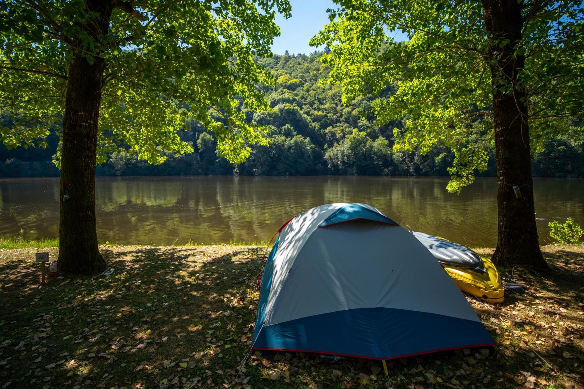 Camping Le Chateau Du Gibanel Saint-Martial-Entraygues Eksteriør bilde