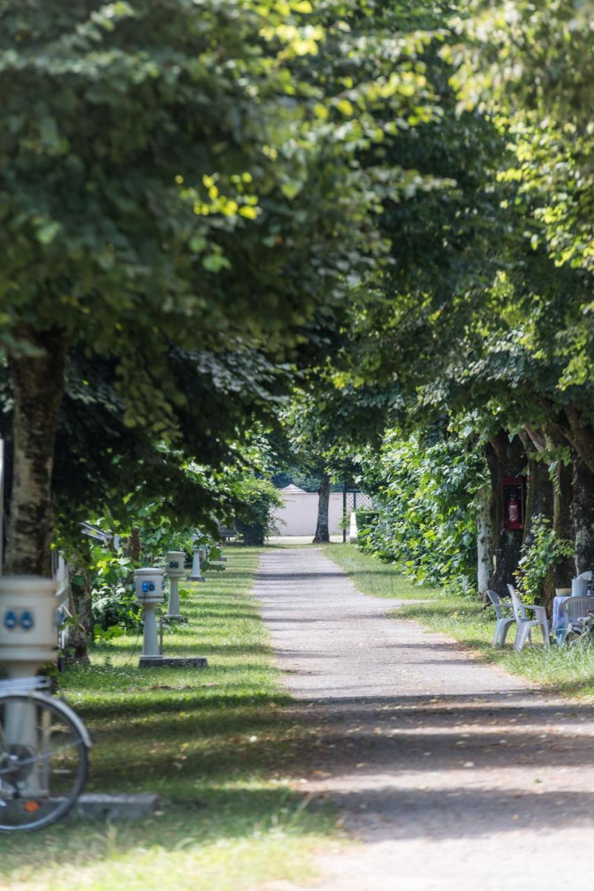 Camping Le Chateau Du Gibanel Saint-Martial-Entraygues Eksteriør bilde
